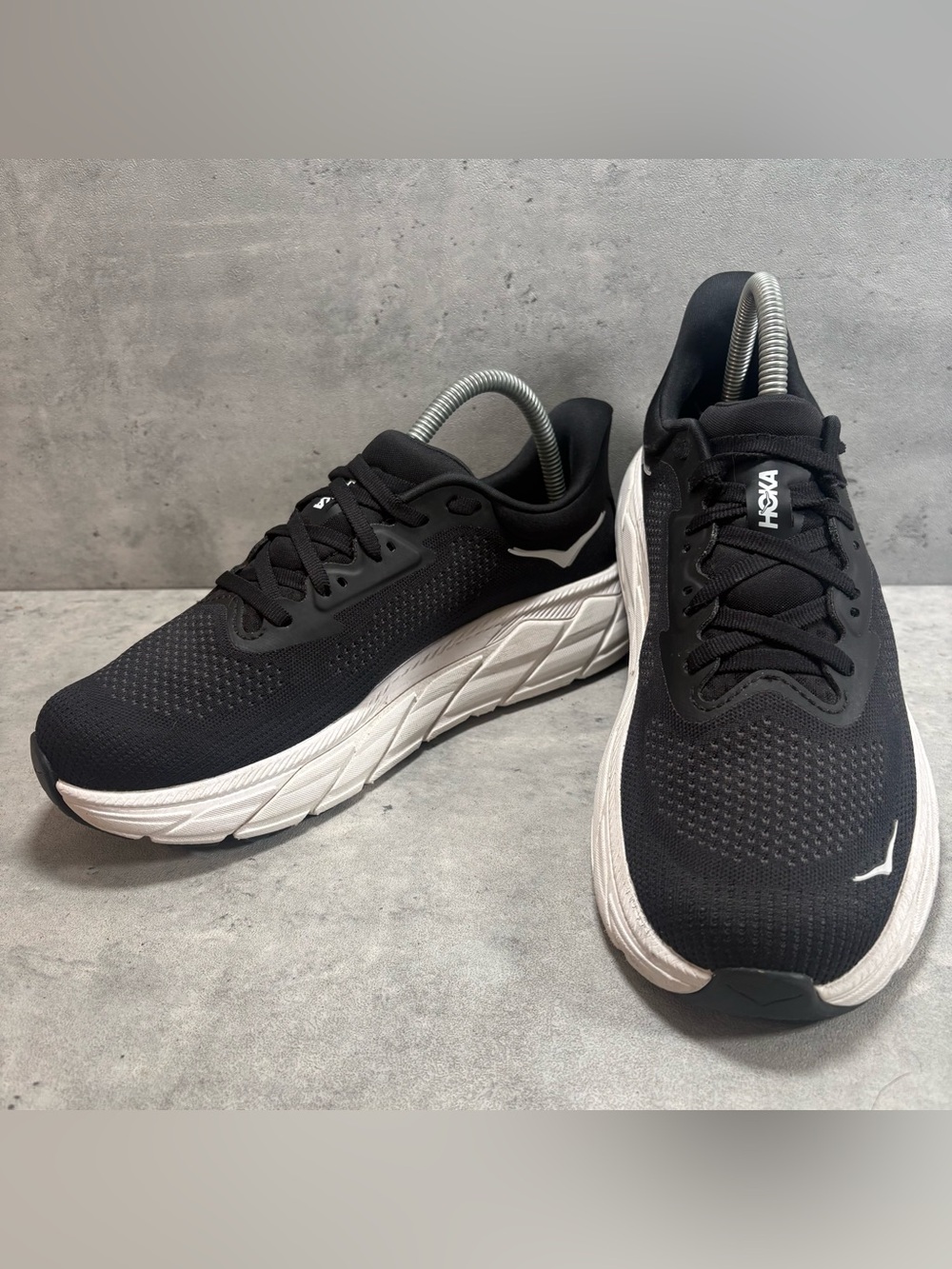 Hoka One One Arahi 7 Women’s Size 7.5D Black White Running Shoes Sneakers